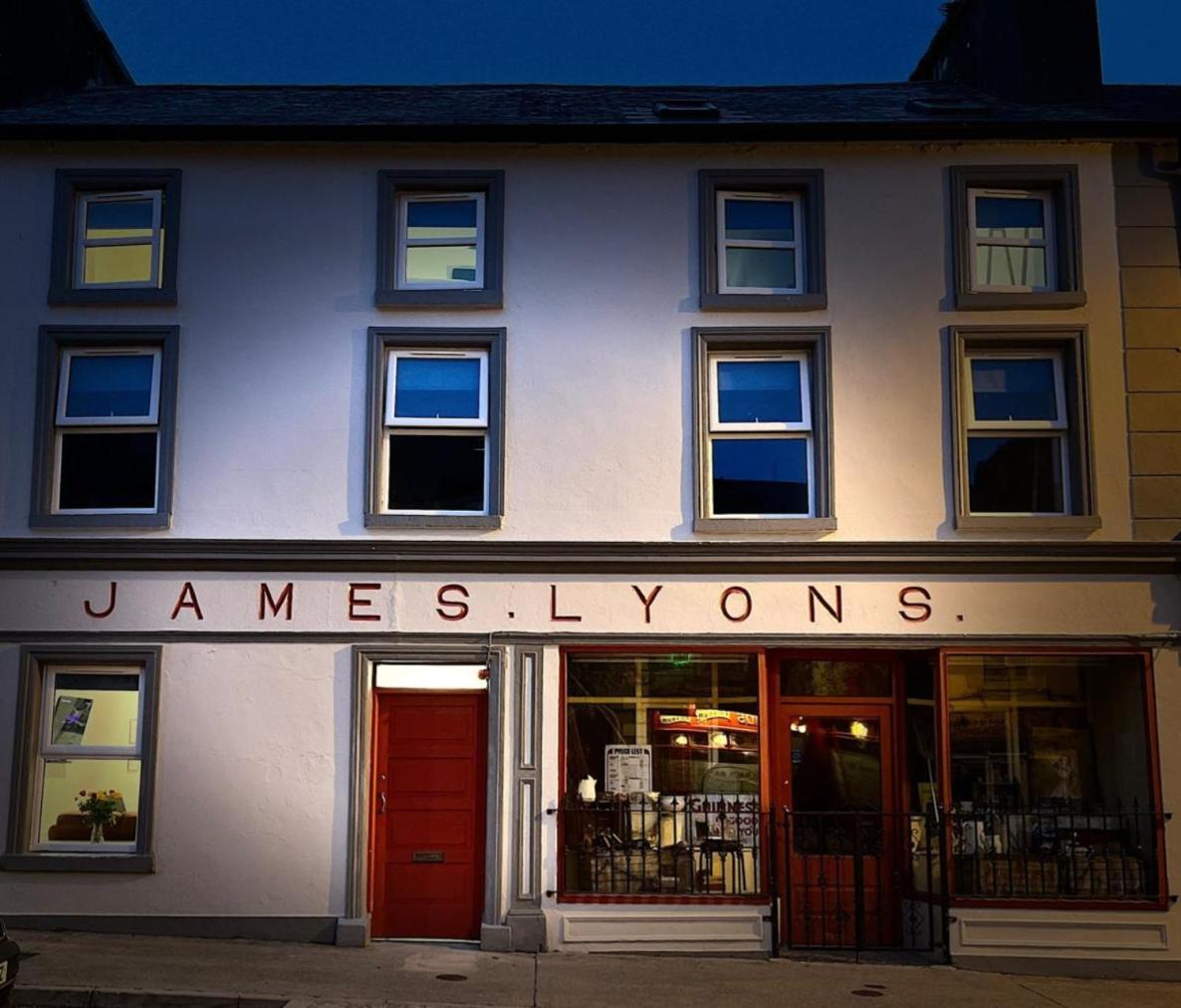'James Lyons' The Old Main St 발리하우니스 외부 사진