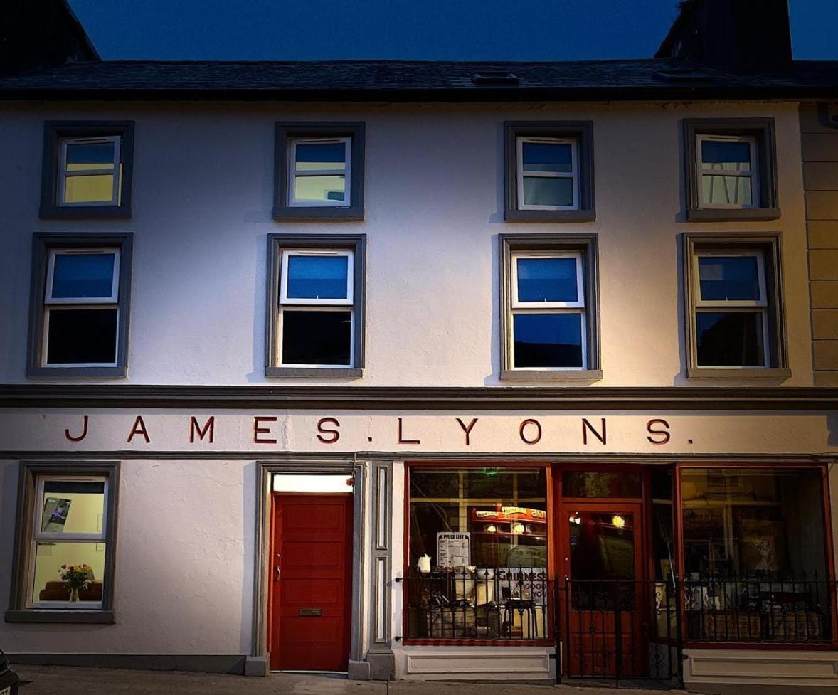 'James Lyons' The Old Main St 발리하우니스 외부 사진